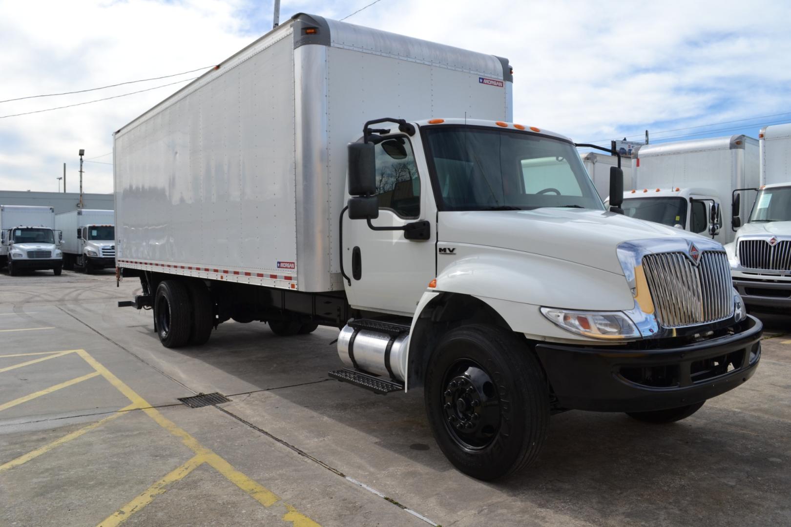 2020 WHITE /BLACK INTERNATIONAL MV 607 with an CUMMINS ISB 6.7L 240HP engine, ALLISON 2500RDS AUTOMATIC transmission, located at 9172 North Fwy, Houston, TX, 77037, (713) 910-6868, 29.887470, -95.411903 - Photo#2